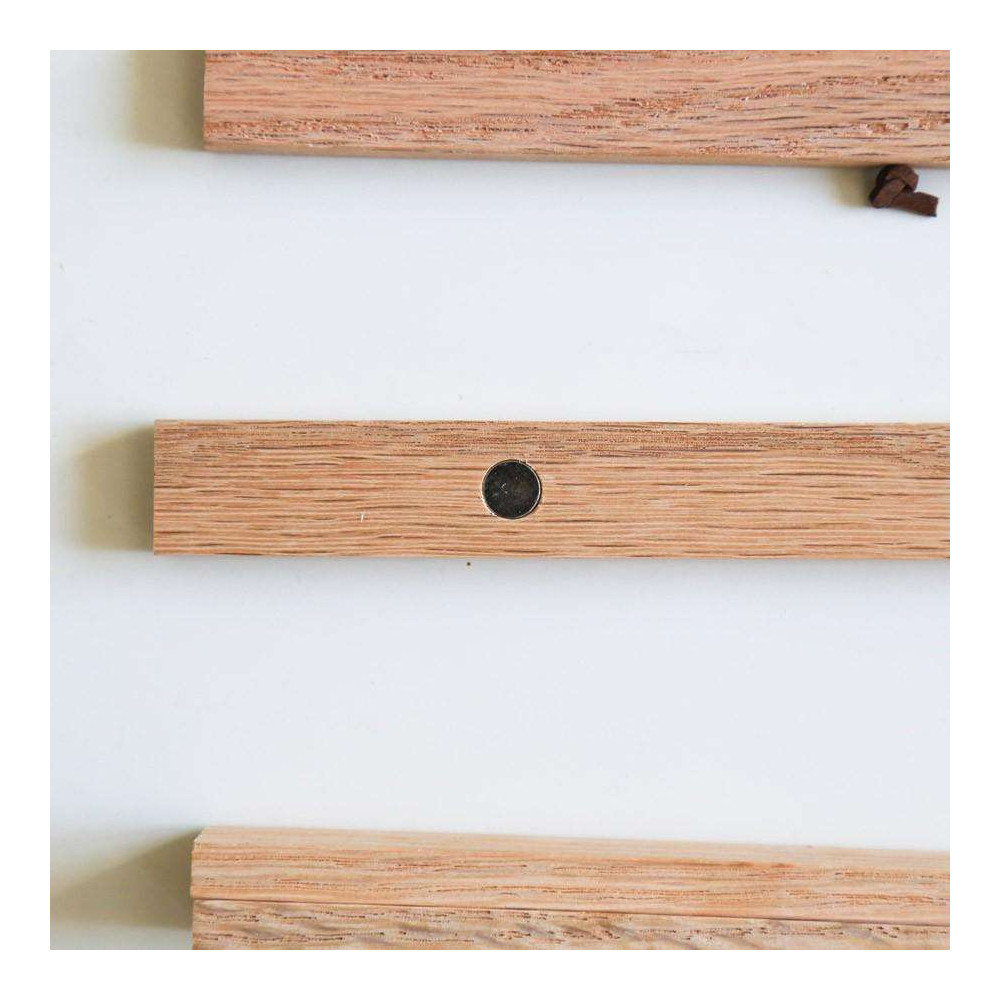Porte Affiche aimanté en bois. L 50cm